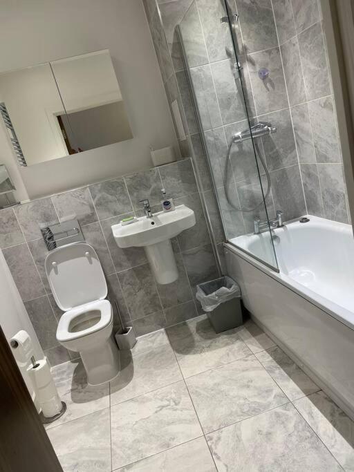 Spacious Apartment In The Heart Of Челмсфорд Экстерьер фото